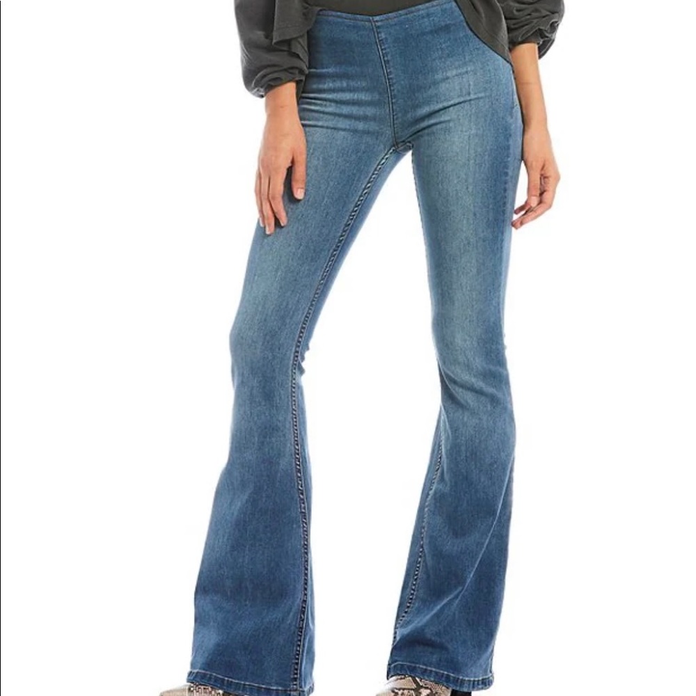 Free People size 26 elastic waist. Inseam 31”.